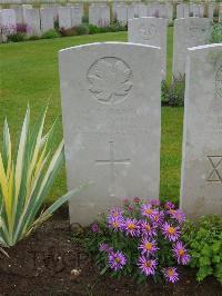 Etaples Military Cemetery - Shaw, William George